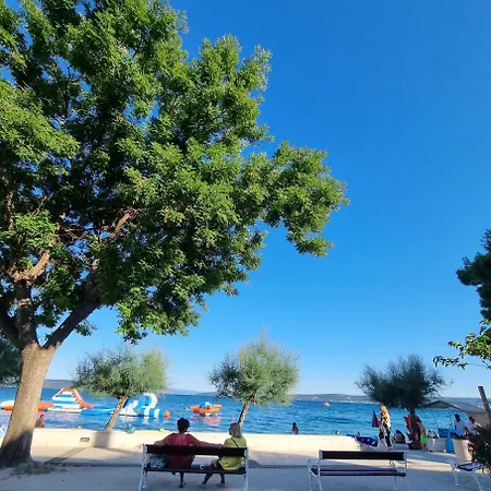 아파트 Brand-new Near The *