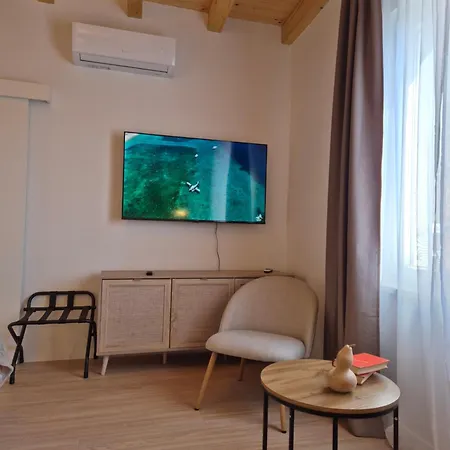 Brand-new Near The 아파트 *